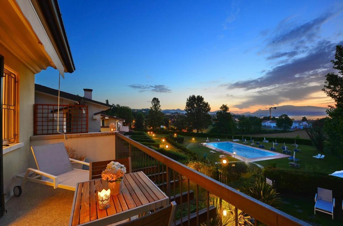 Italia Living Villa Padenghe sul Garda Bagian luar foto